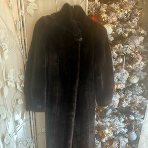 Hillmoor NY vintage Fur coat
It’s gorgeous, and has a perfect fit.